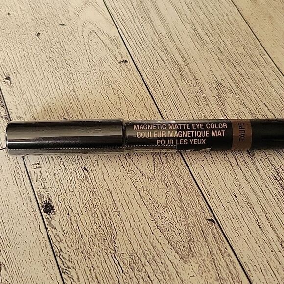Nudestix Magnetic Matte Eye Color - Taupe - Picture 2 of 3